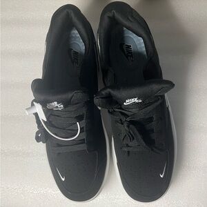 Nike Men's Black and White Sneakers